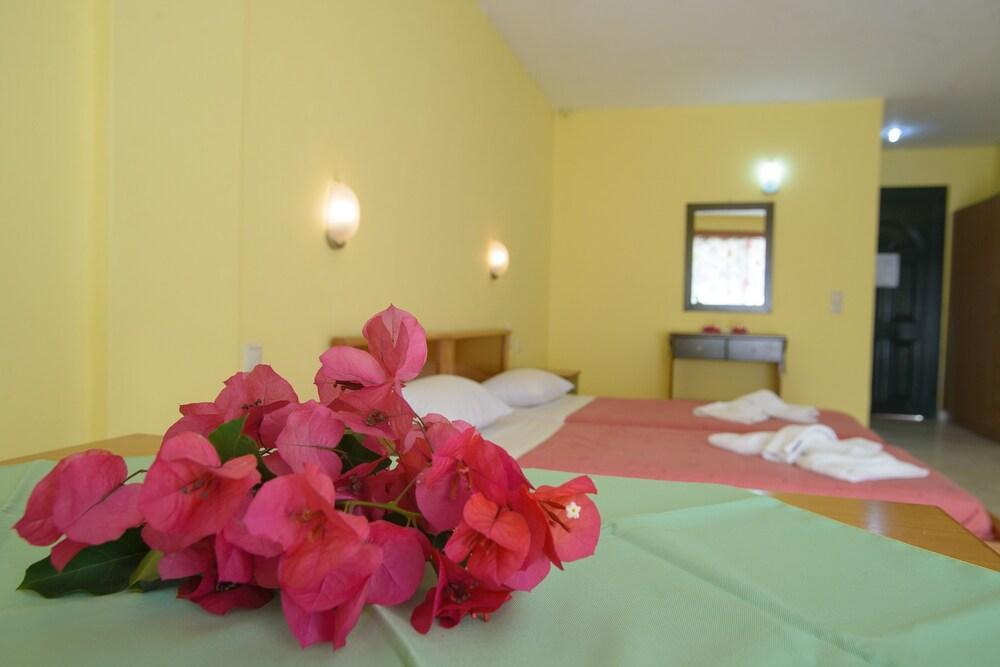 Polyxeni Aparthotel Sidari  Exterior photo
